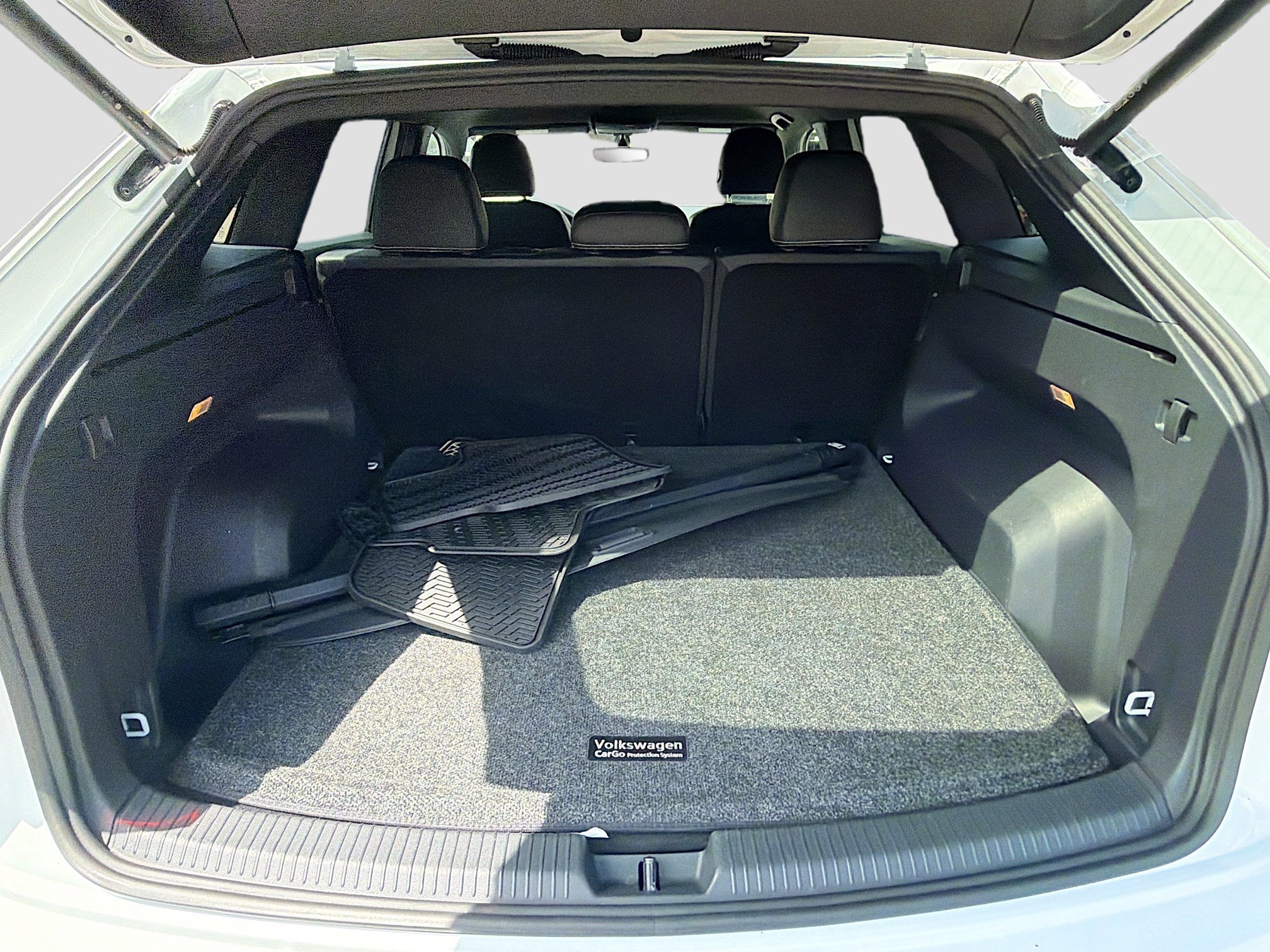 Used 2023 Volkswagen Atlas Cross Sport SE w/ Black Wheel Package image 26