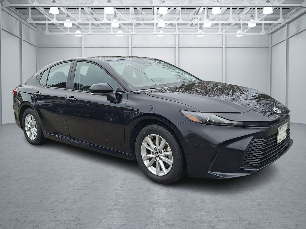 Used 2025 Toyota Camry LE image 7
