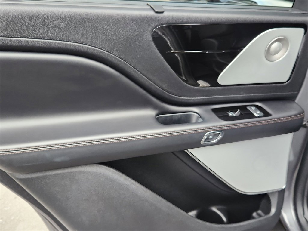 Used 2021 Lincoln Aviator Reserve w/ Equipment Group 210A image 12