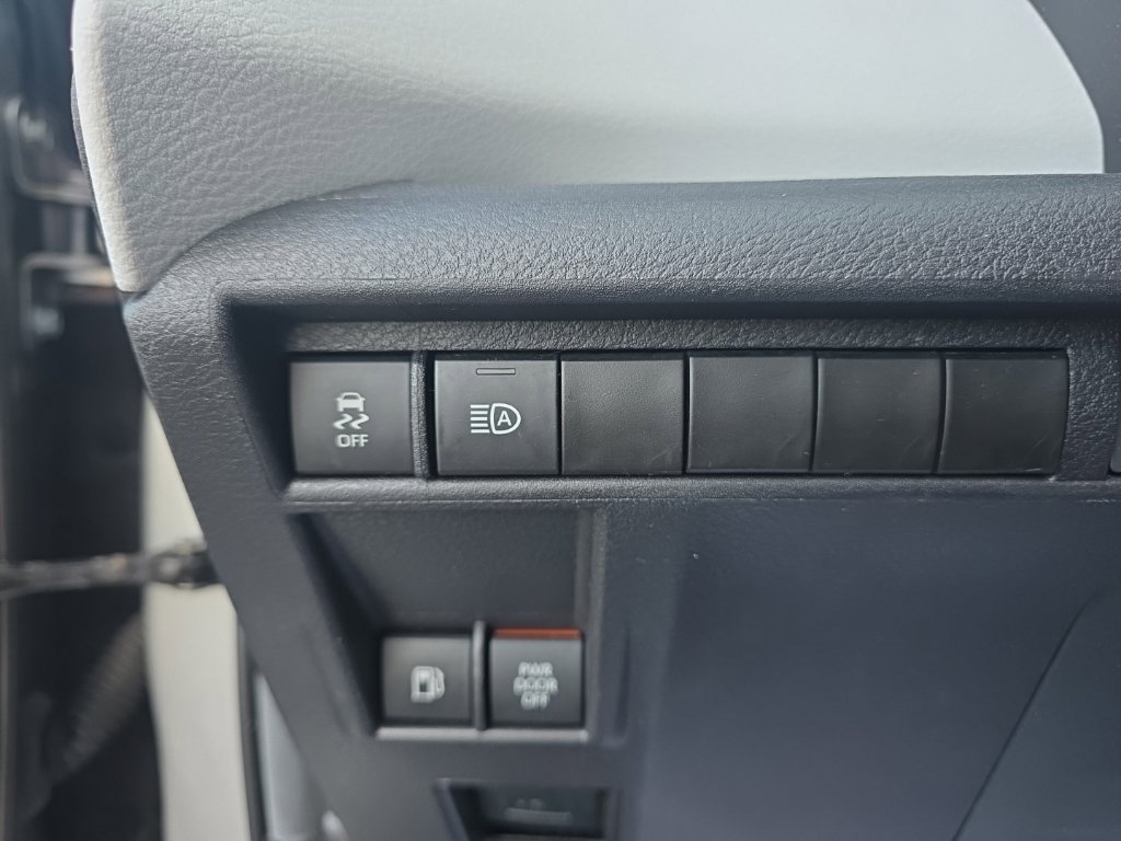 Certified 2025 Toyota Sienna LE FWD image 17