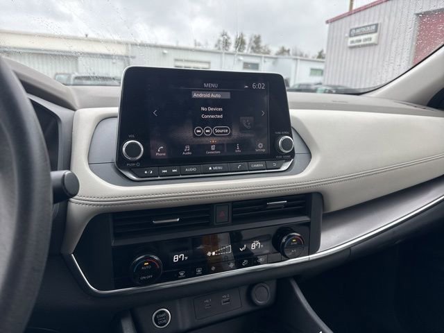 Used 2023 Nissan Rogue SV image 4