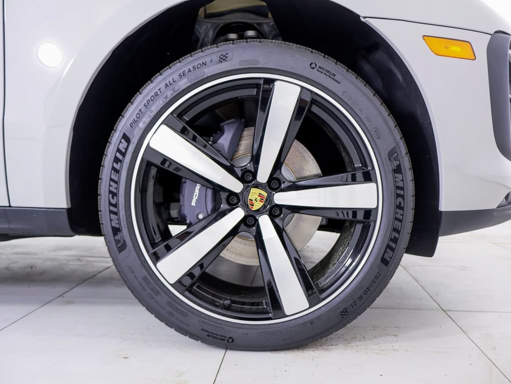 New 2026 Porsche Macan AWD/4WD image 25
