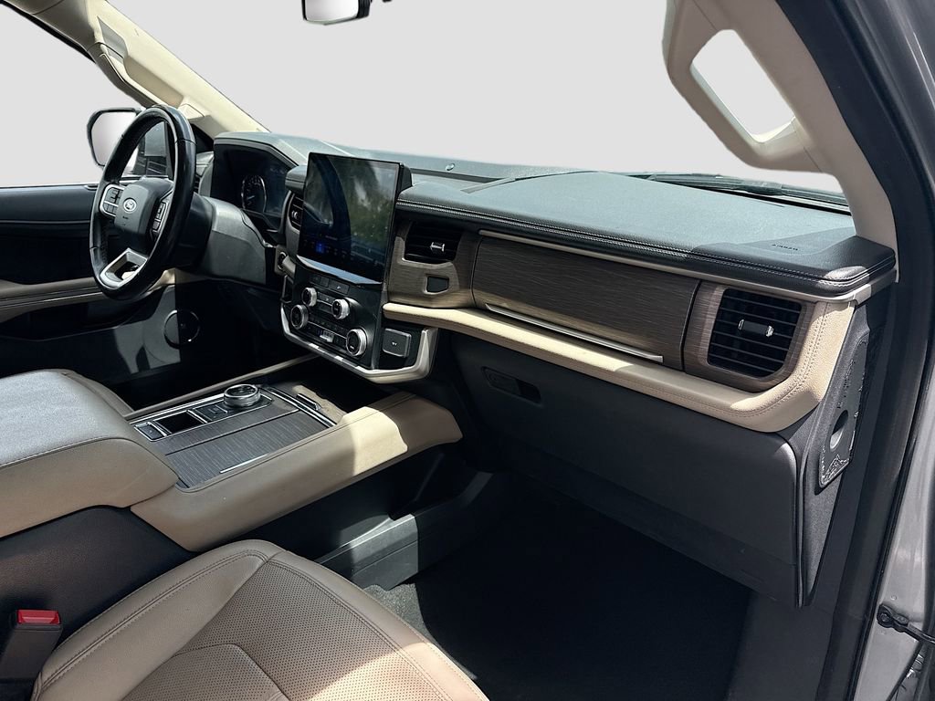 Used 2024 Ford Expedition Limited image 32