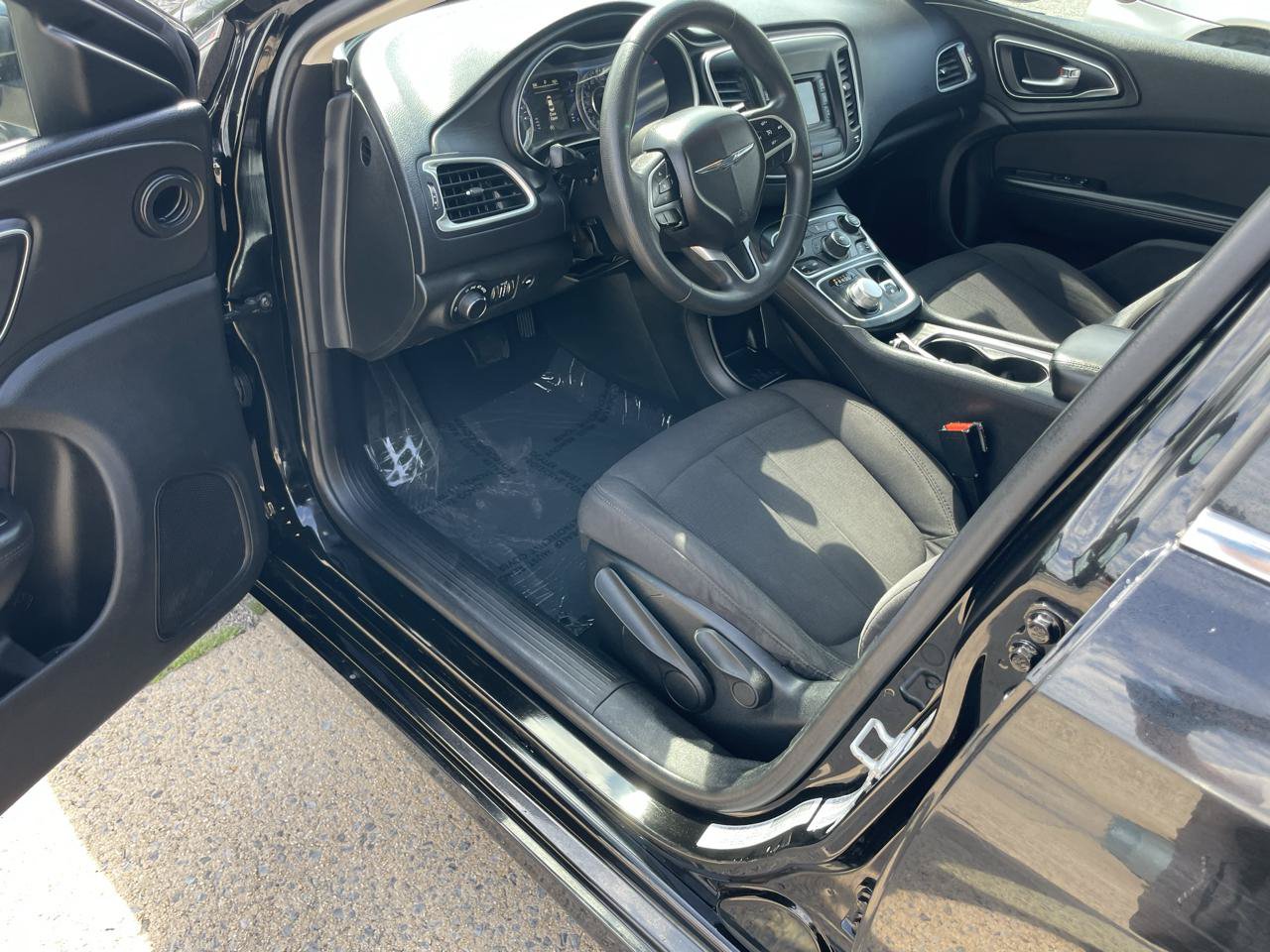 Used 2015 Chrysler 200 Limited FWD image 34
