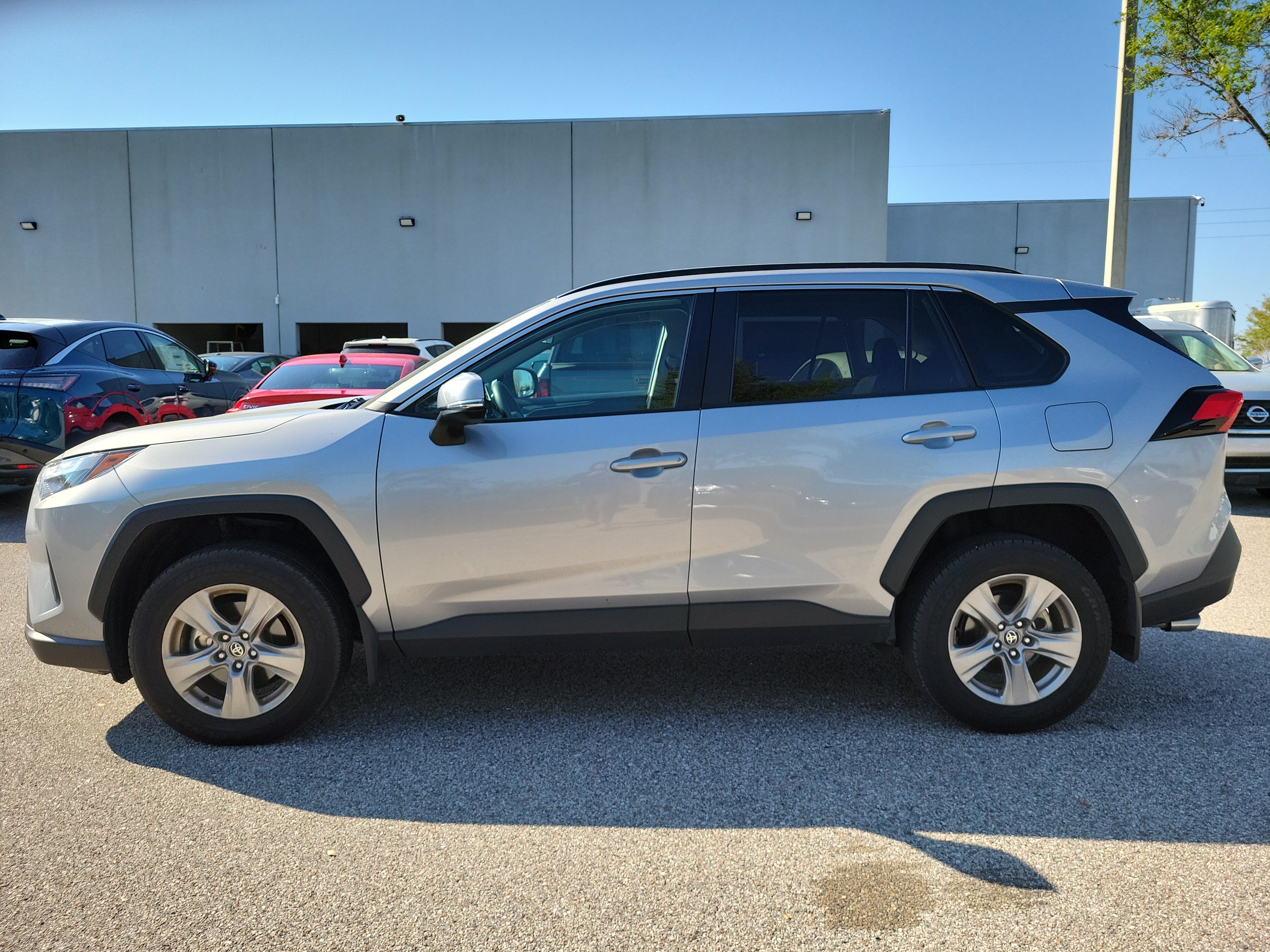 Used 2025 Toyota RAV4 XLE FWD image 8