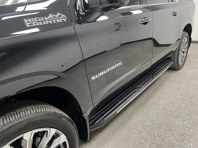 Used 2025 Chevrolet Suburban High Country image 12