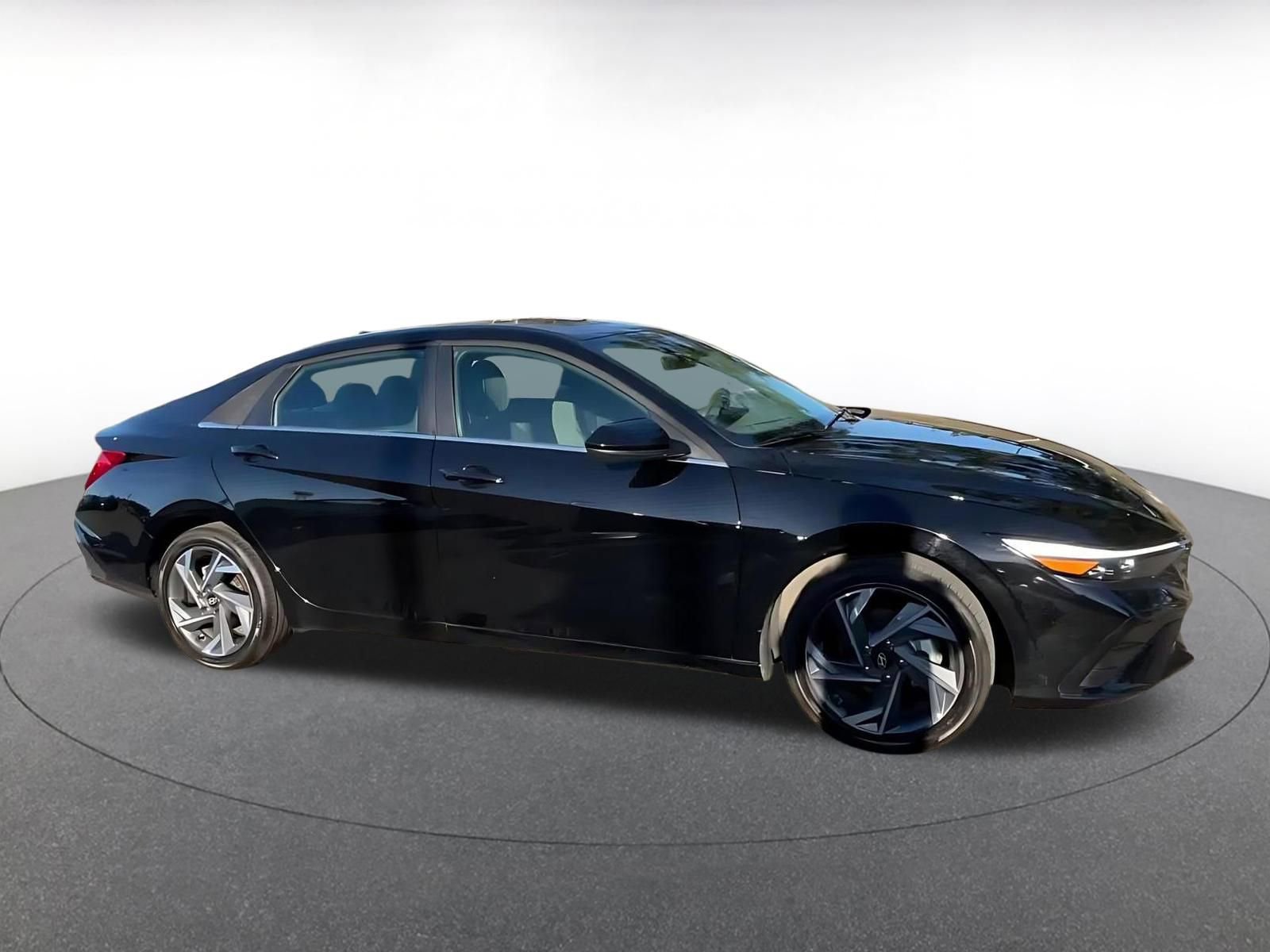 Used 2025 Hyundai Elantra SEL FWD image 15