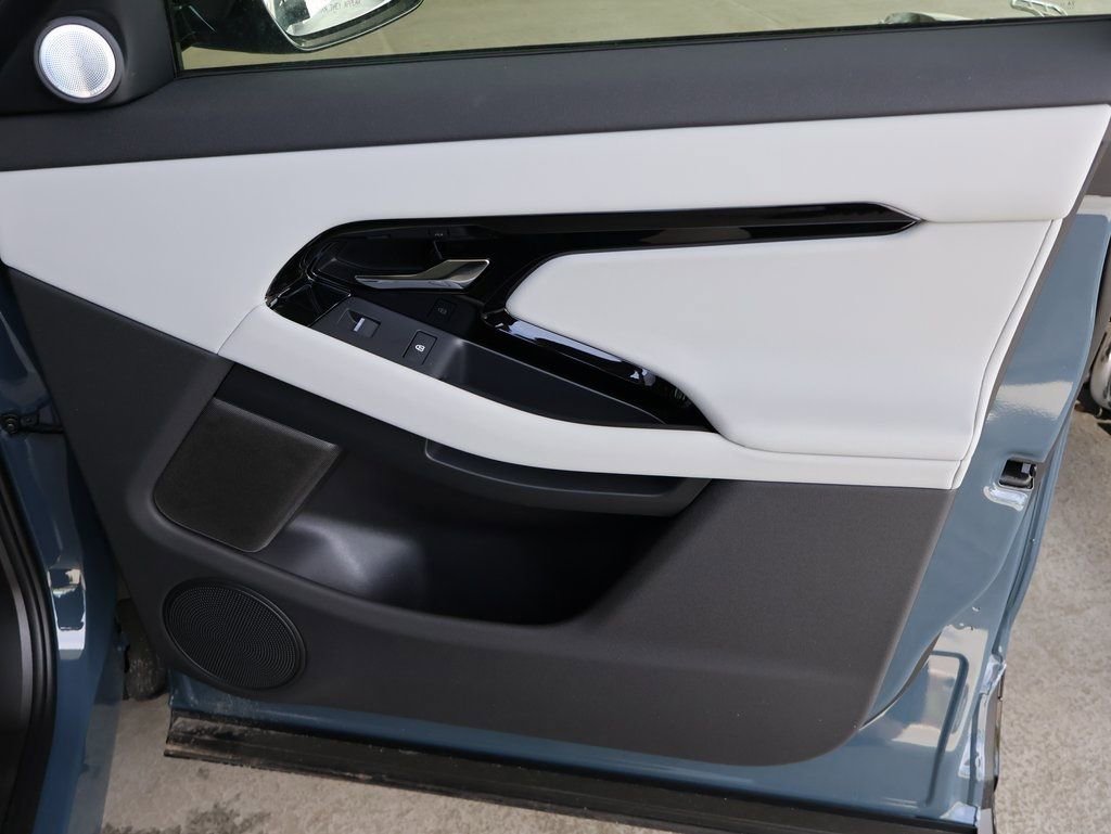 Certified 2026 Land Rover Range Rover Evoque Dynamic SE AWD/4WD image 24
