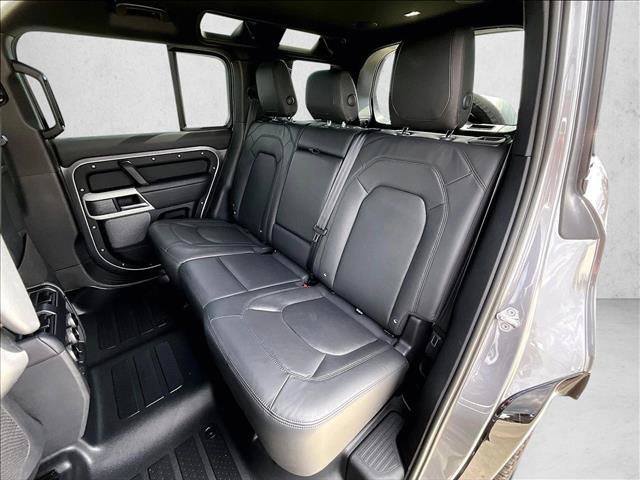 Used 2024 Land Rover Defender 110 SE image 28