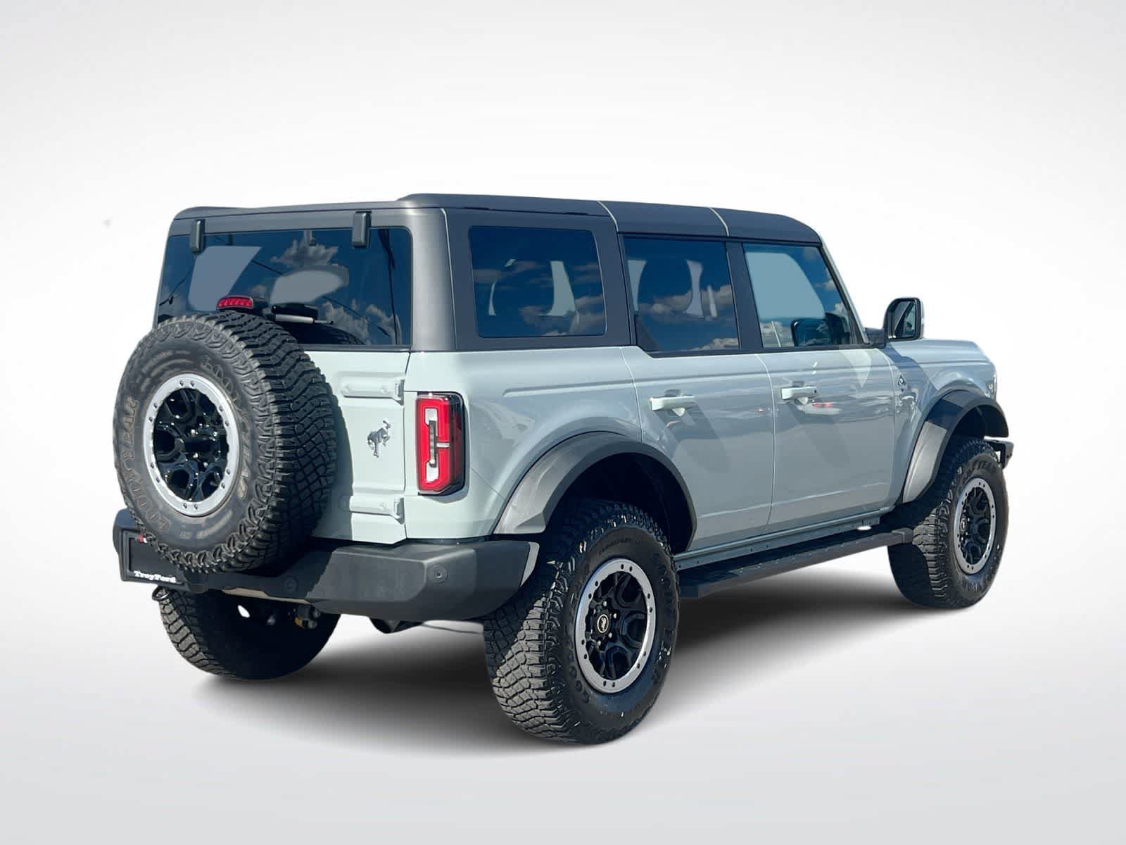 Used 2023 Ford Bronco Outer Banks w/ Sasquatch Package AWD/4WD image 8