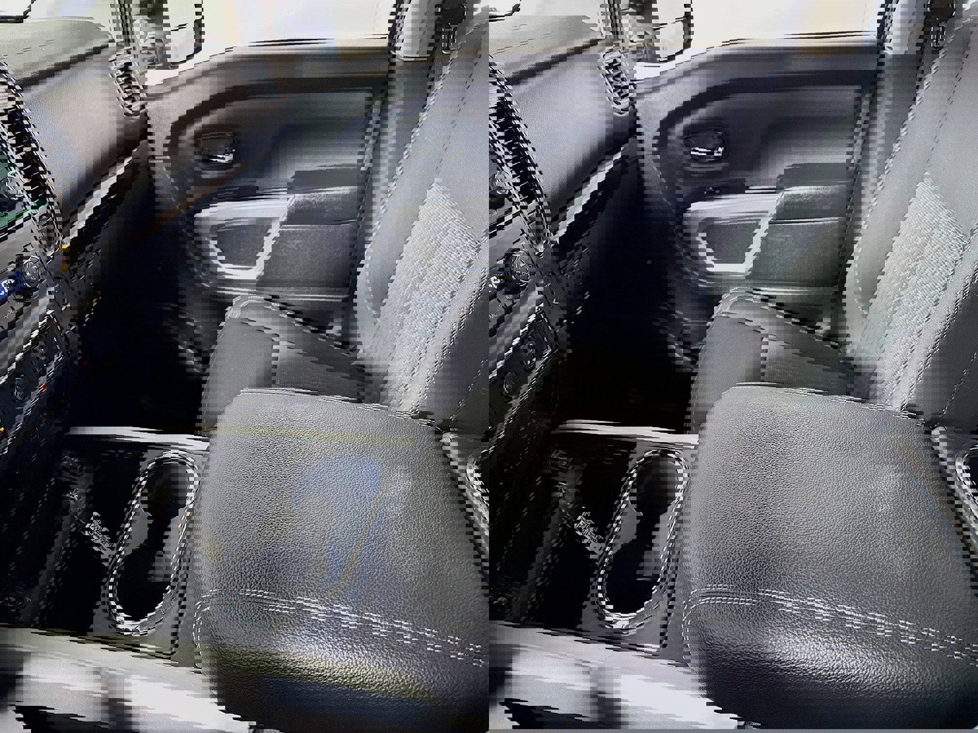 Used 2024 Nissan Titan SV w/ SV Convenience Package image 22