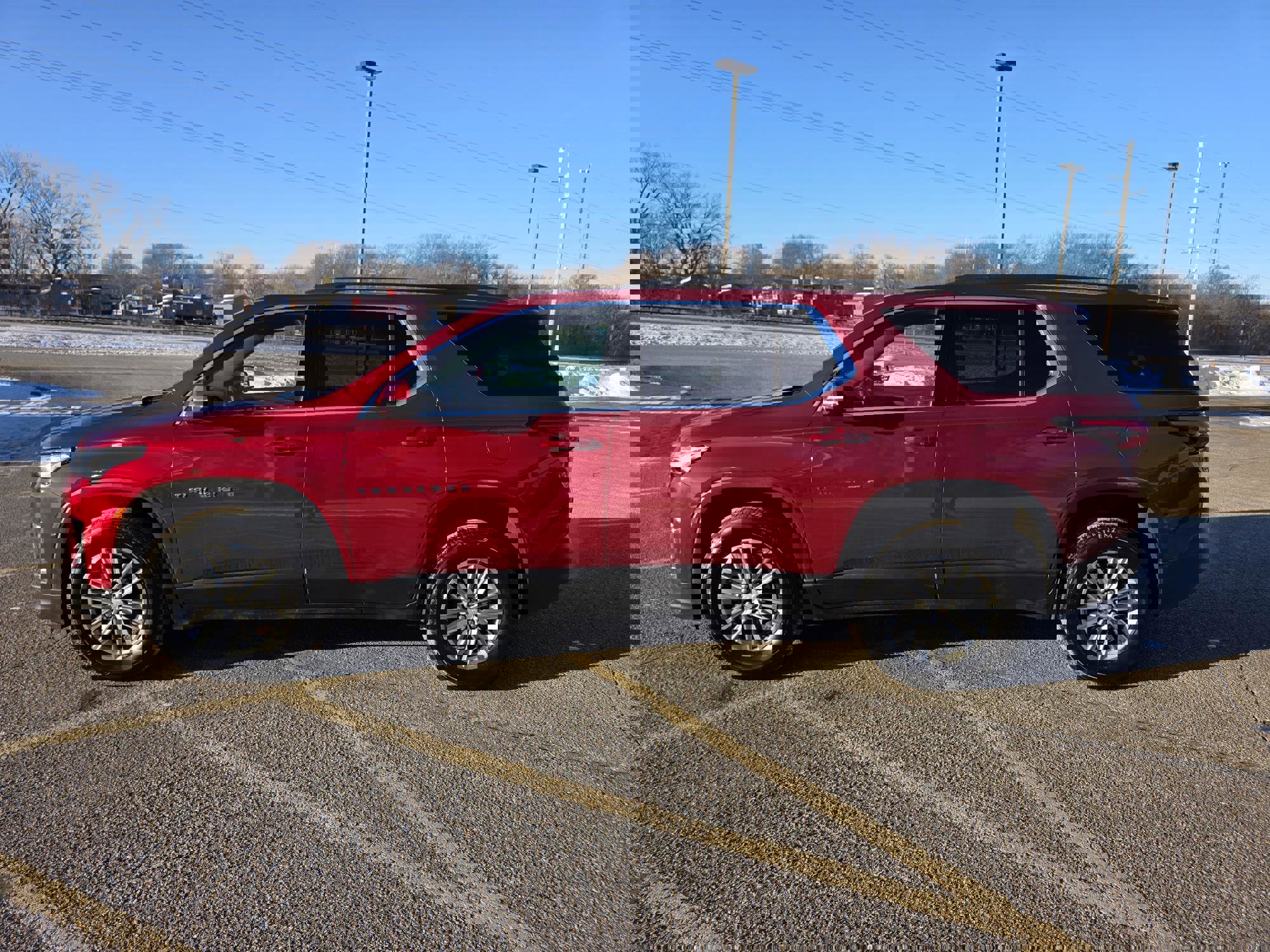 Used 2023 Chevrolet Traverse LT image 2