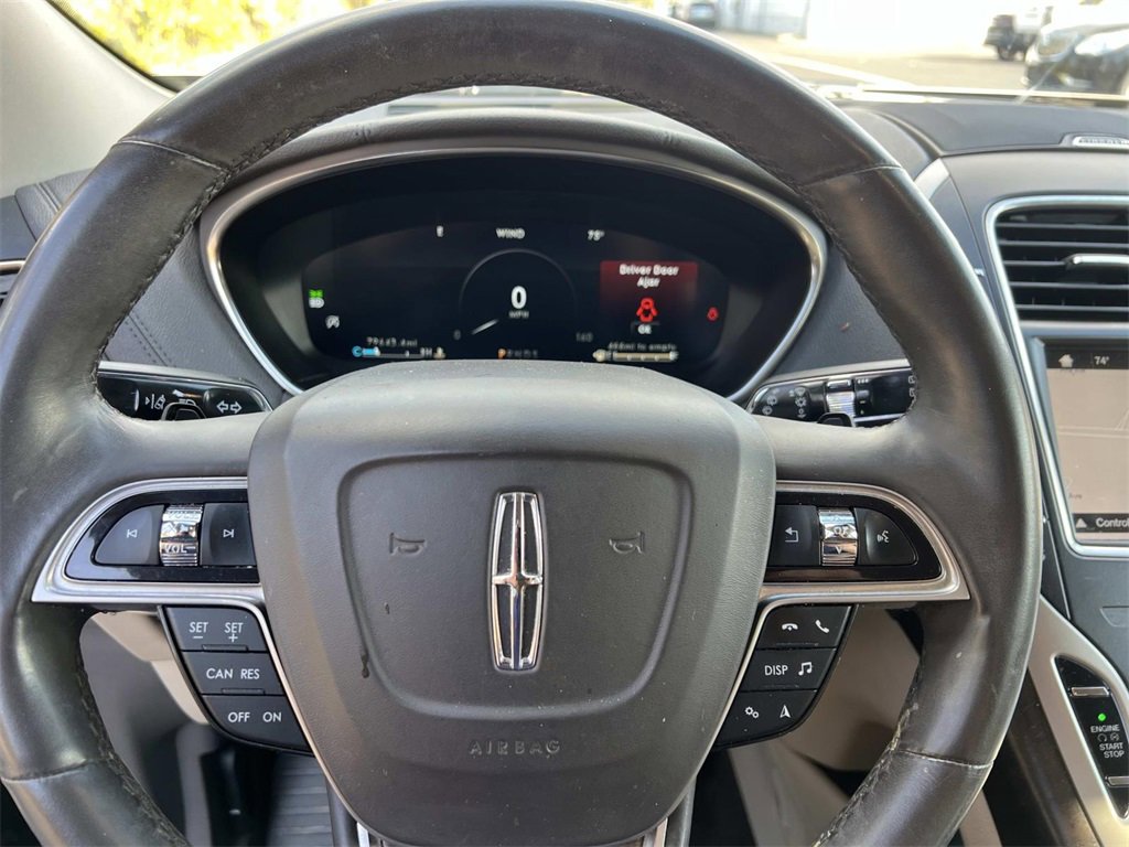 Used 2019 Lincoln Nautilus Select image 9
