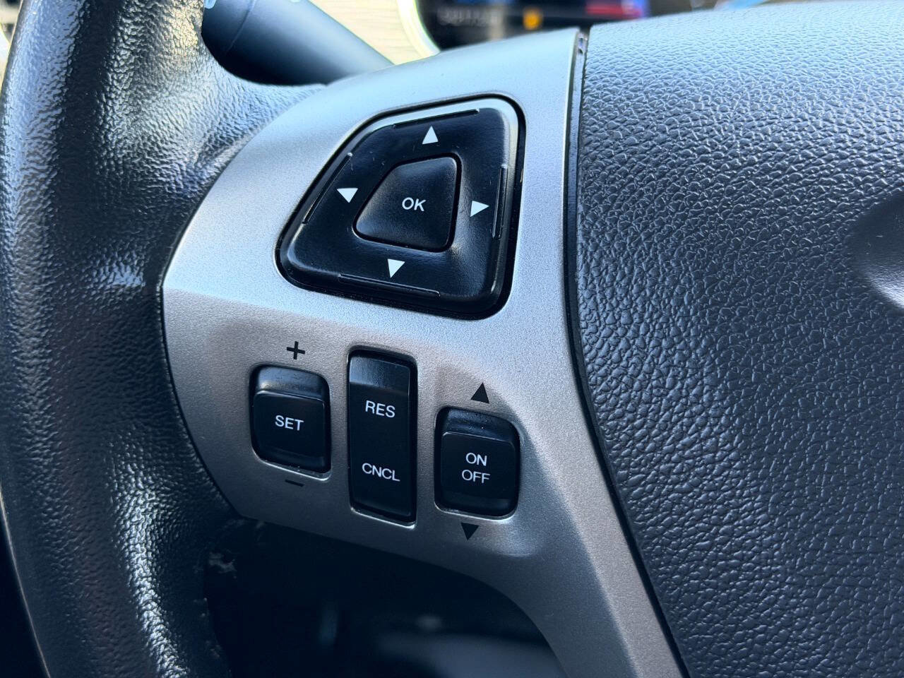 Used 2013 Ford Taurus SEL FWD image 33