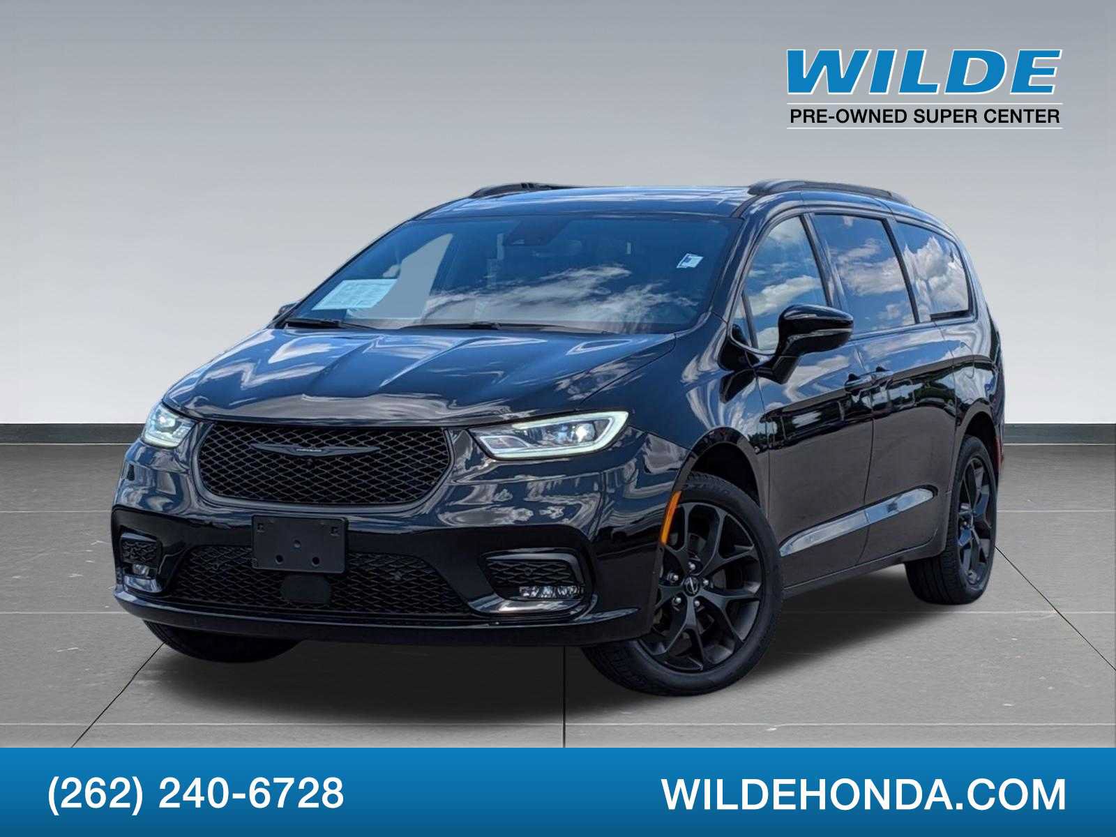 Used 2023 Chrysler Pacifica Limited w/ S Appearance Package AWD/4WD image 1