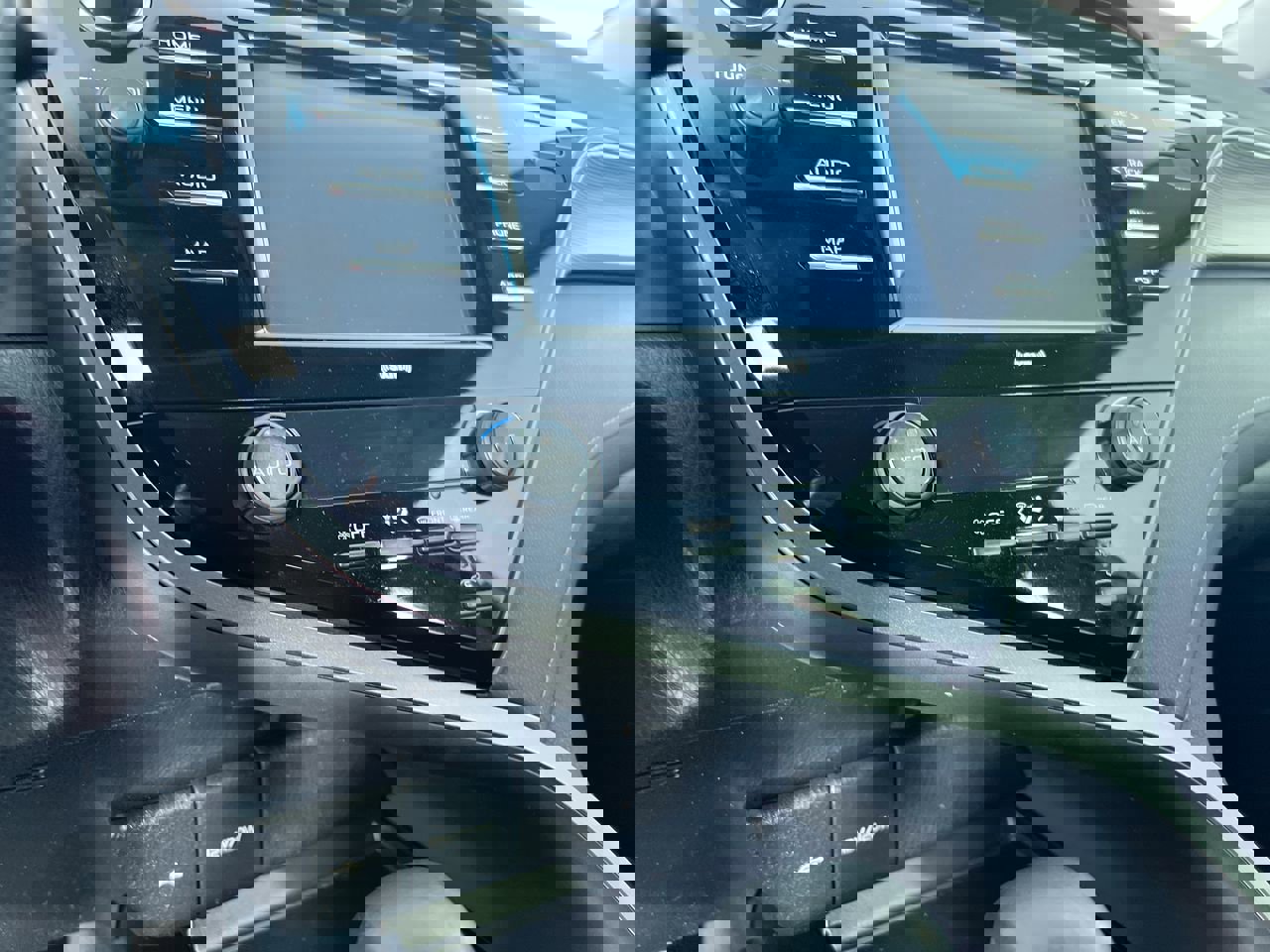 Used 2020 Toyota Camry SE image 24