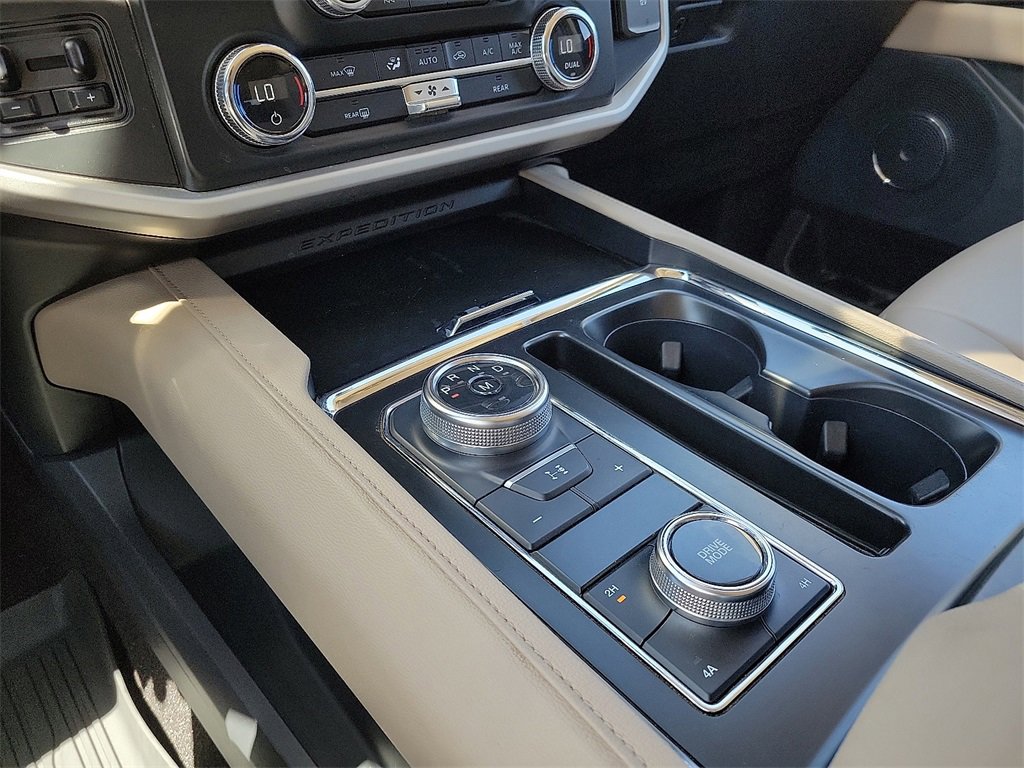 Used 2022 Ford Expedition XLT image 25