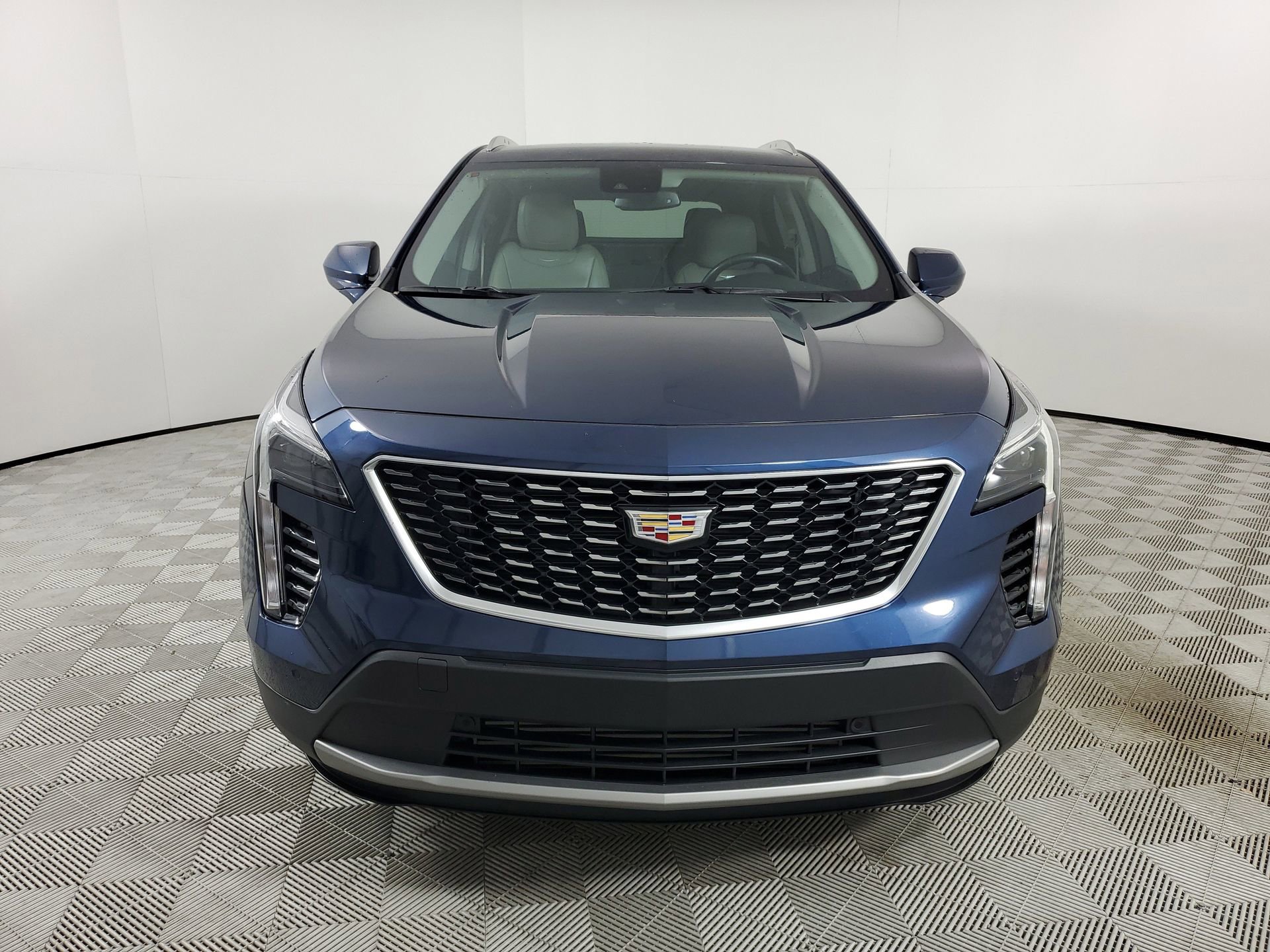 Used 2020 Cadillac XT4 Premium Luxury image 3