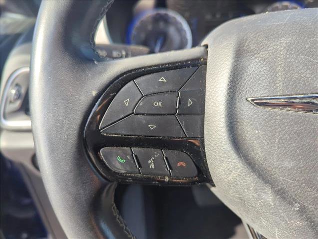 Used 2018 Chrysler Pacifica Touring-L image 14