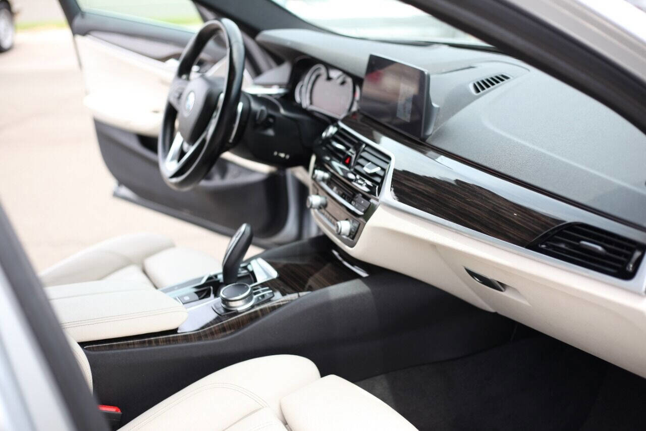 Used 2017 BMW 540i xDrive image 18