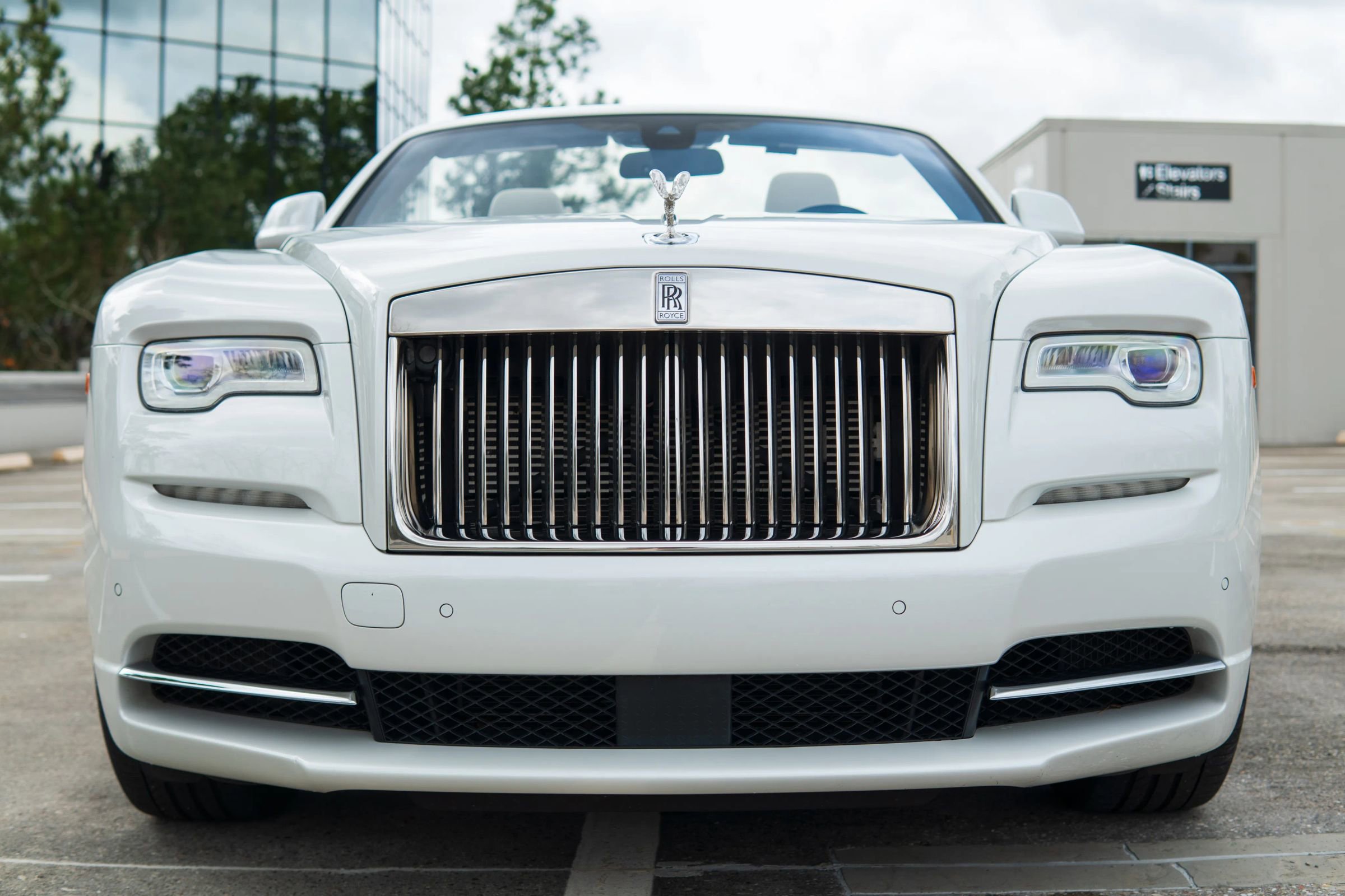 Used 2017 Rolls-Royce Dawn RWD image 36