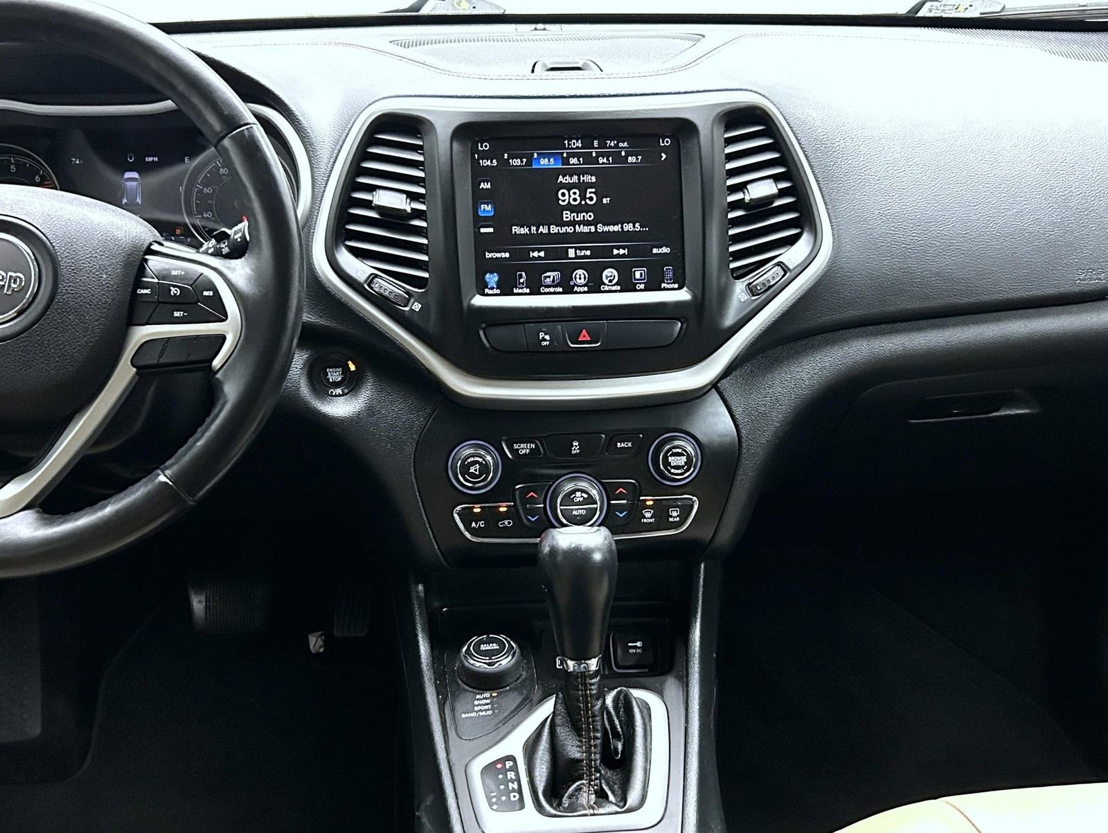 Used 2018 Jeep Cherokee Limited AWD/4WD image 13