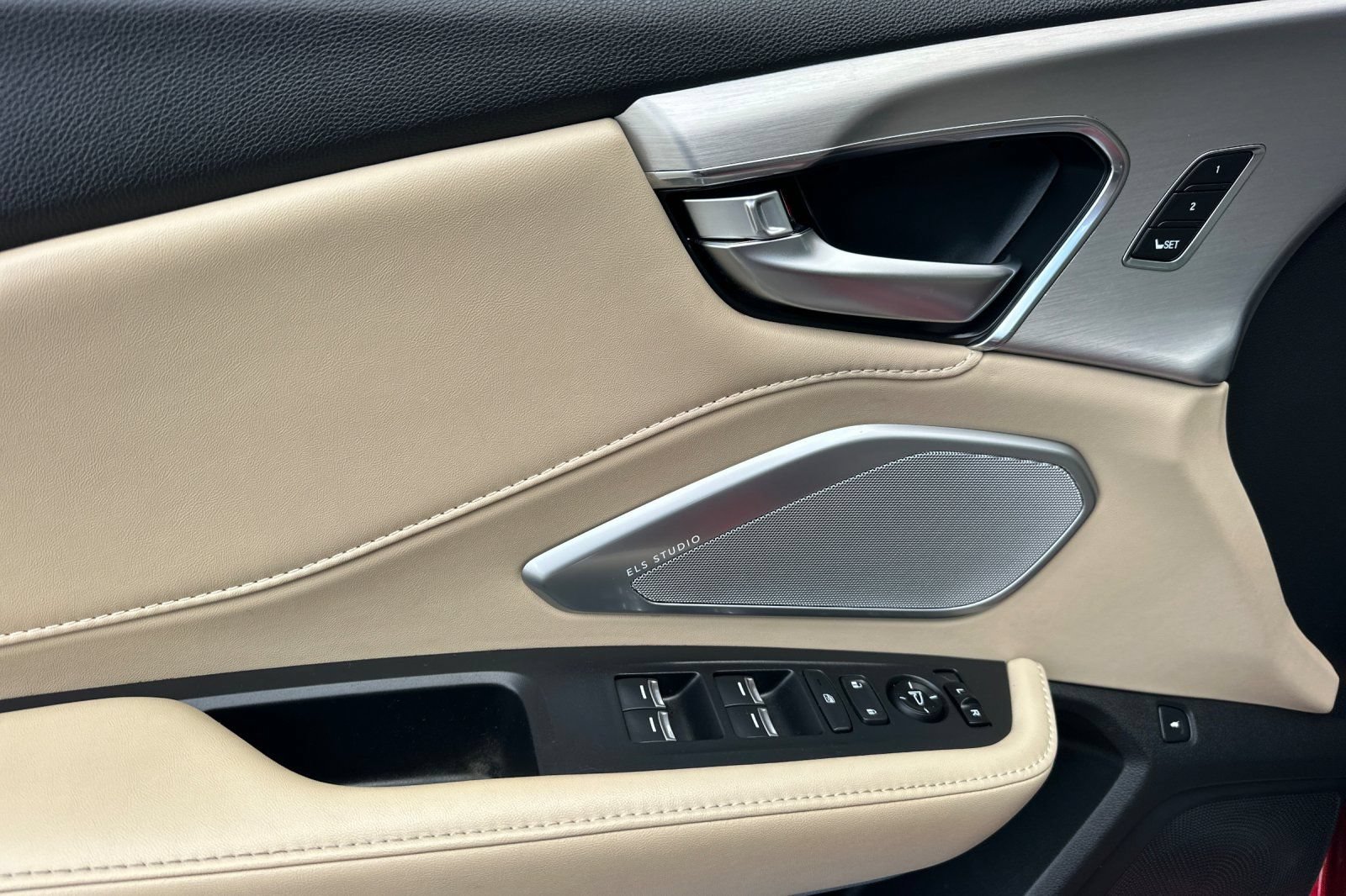Used 2023 Acura RDX w/ Technology Package FWD image 11