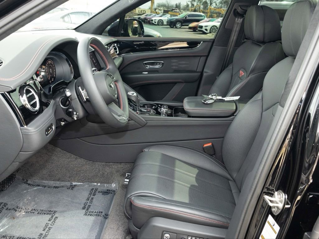 Used 2025 Bentley Bentayga V8 image 31