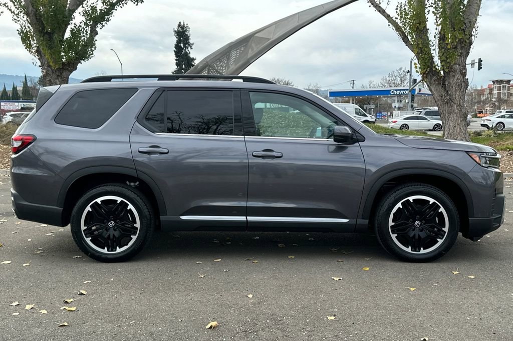 New 2026 Honda Pilot Touring image 3