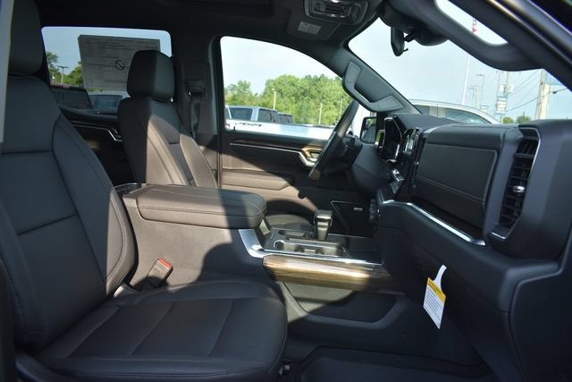 New 2026 Chevrolet Silverado 1500 RST w/ Redline Edition AWD/4WD image 14