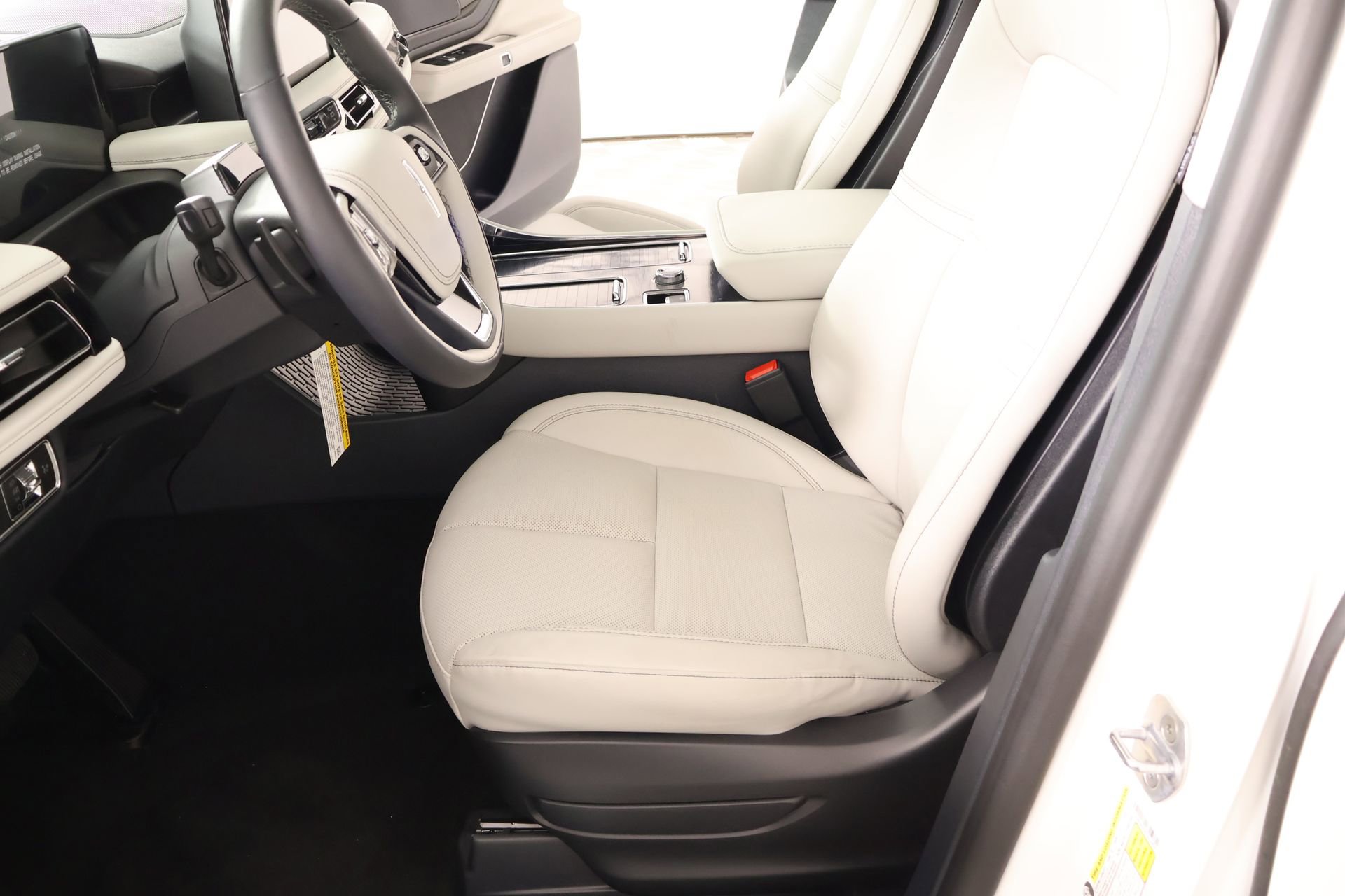 New 2026 Lincoln Aviator AWD image 11