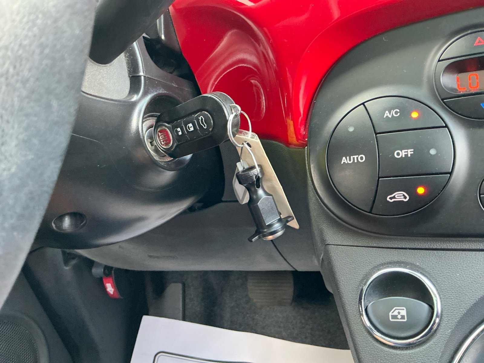 Used 2013 FIAT 500 Lounge image 30