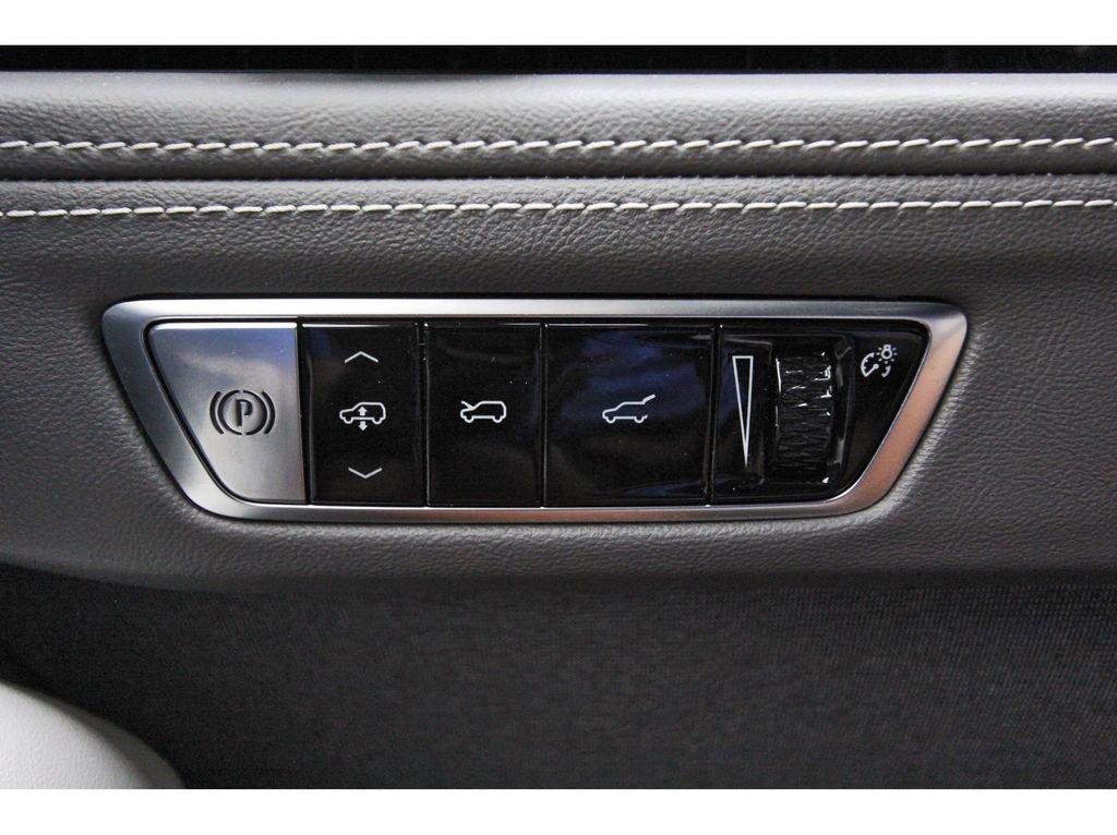 Used 2025 Cadillac Escalade IQ Sport 1 w/ Smart Trailering package image 19