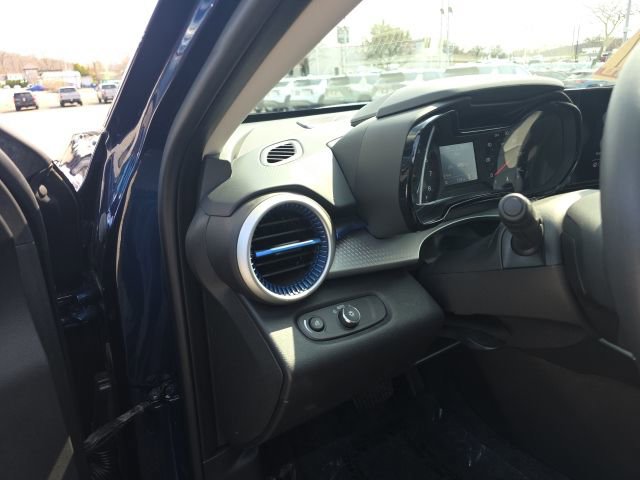 Used 2024 Chevrolet Trax LS w/ LS Convenience Package image 15