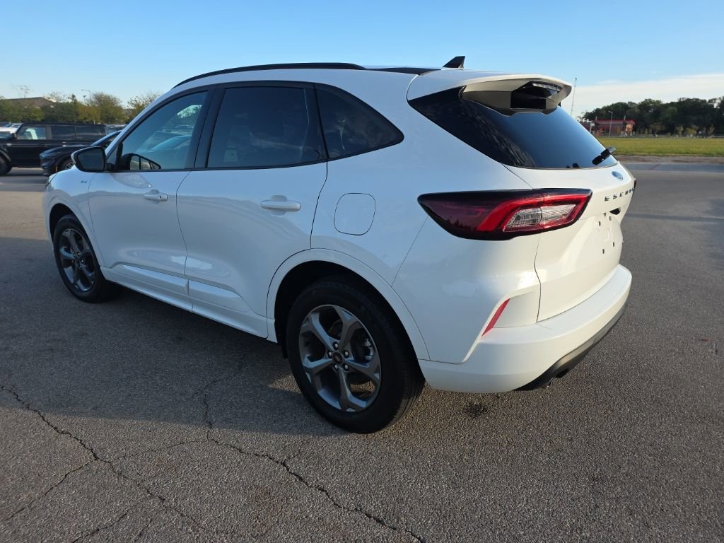 Used 2023 Ford Escape ST-Line Select image 5