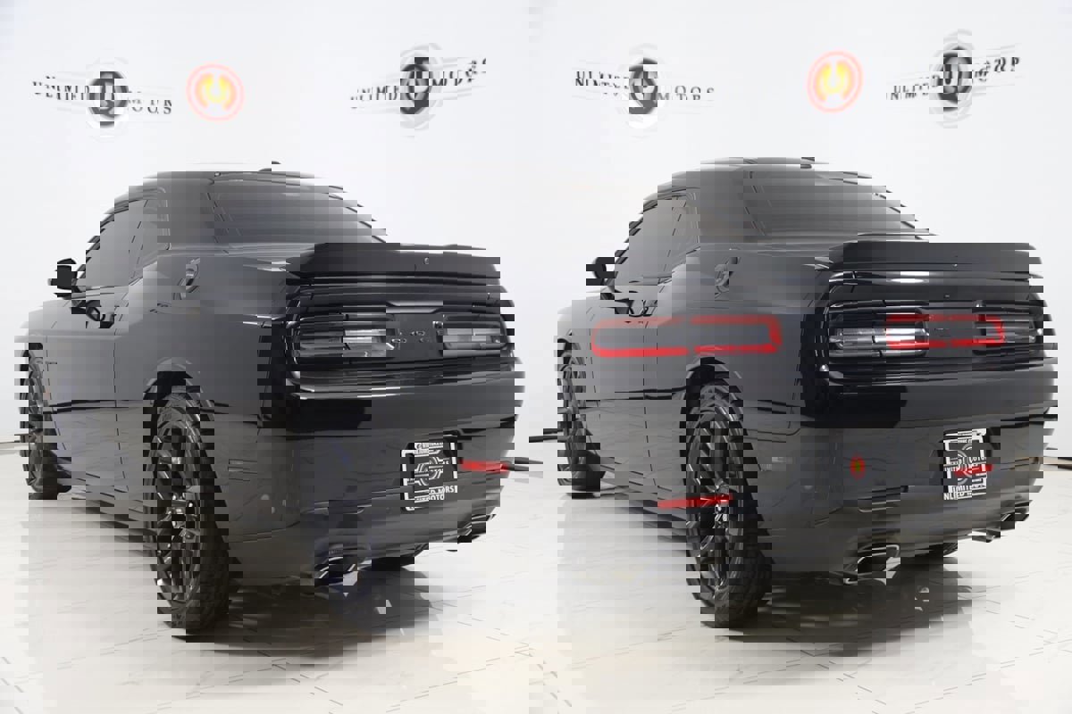 Used 2022 Dodge Challenger R/T w/ Blacktop Package image 4