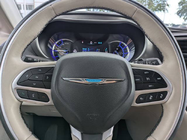 Used 2018 Chrysler Pacifica Limited w/ Advanced Safetytec Group FWD image 22