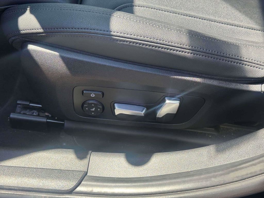 Used 2020 BMW 330i xDrive Sedan w/ Convenience Package AWD/4WD image 19