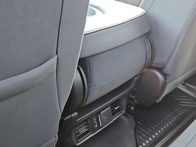 Used 2025 GMC Sierra 1500 SLE w/ Preferred Package AWD/4WD image 9
