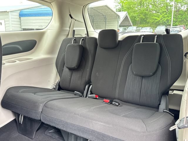 Used 2023 Chrysler Voyager LX FWD image 12