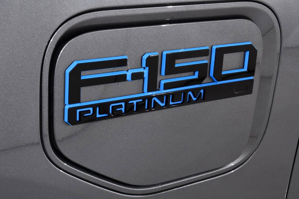 Used 2025 Ford F150 Lightning Platinum AWD/4WD image 21