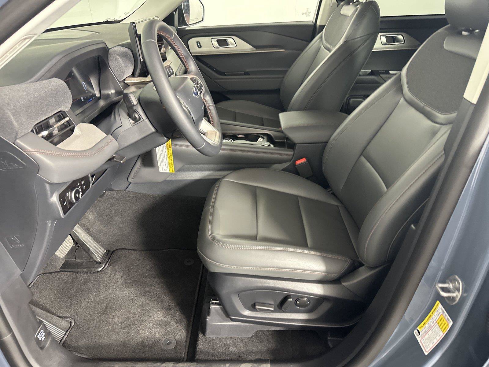 Used 2026 Ford Explorer Active w/ Active Comfort Package RWD image 8