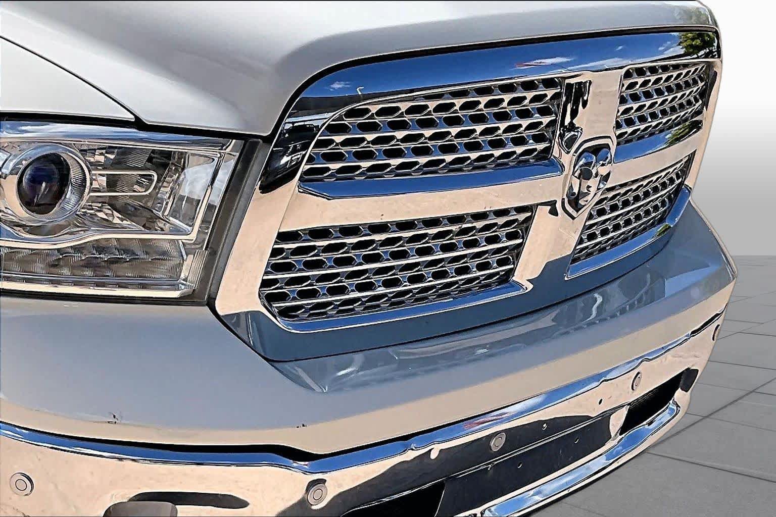 Used 2018 RAM 1500 Laramie w/ Convenience Group AWD/4WD image 30