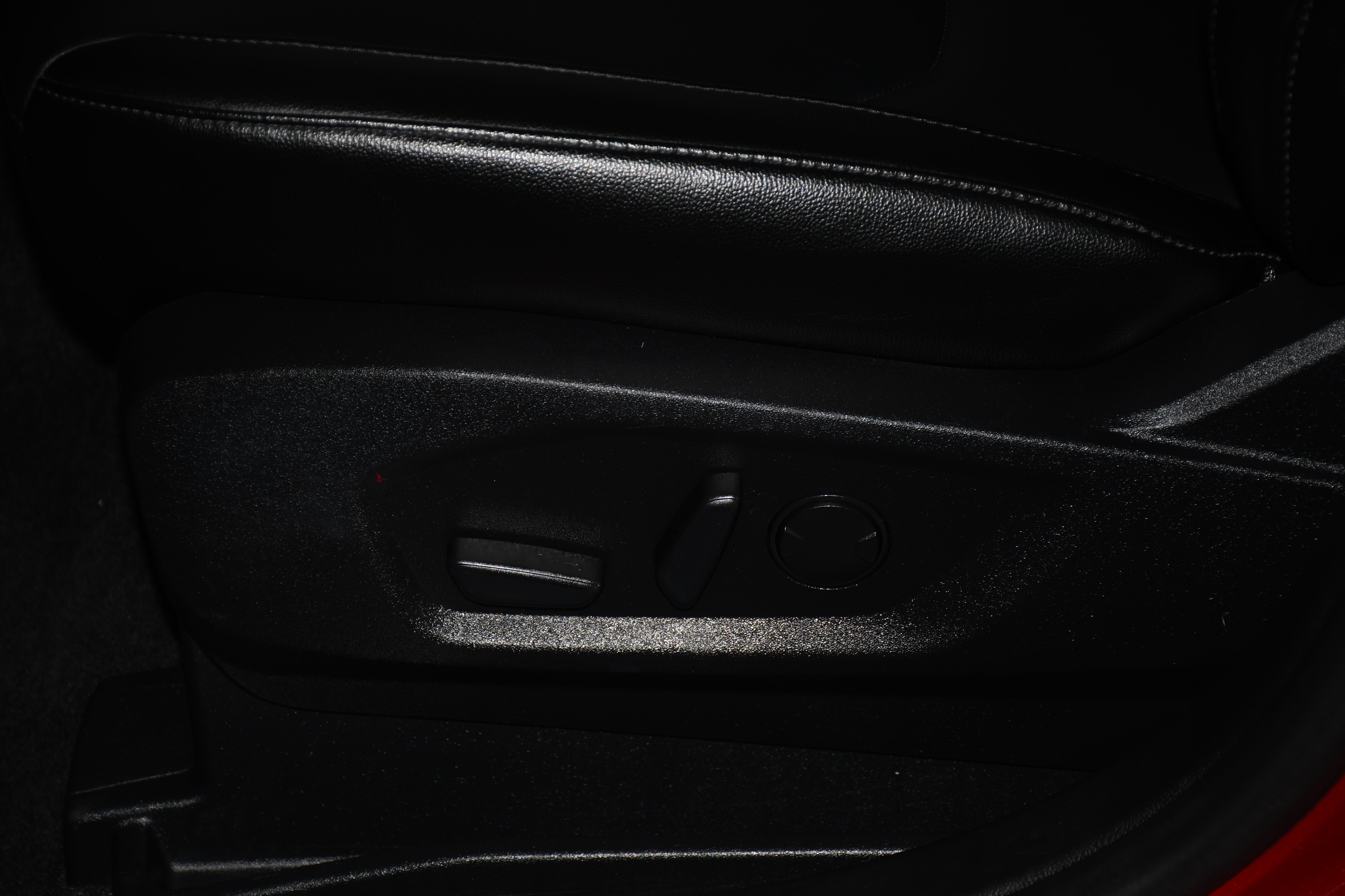 Used 2024 Ford Edge Titanium image 8