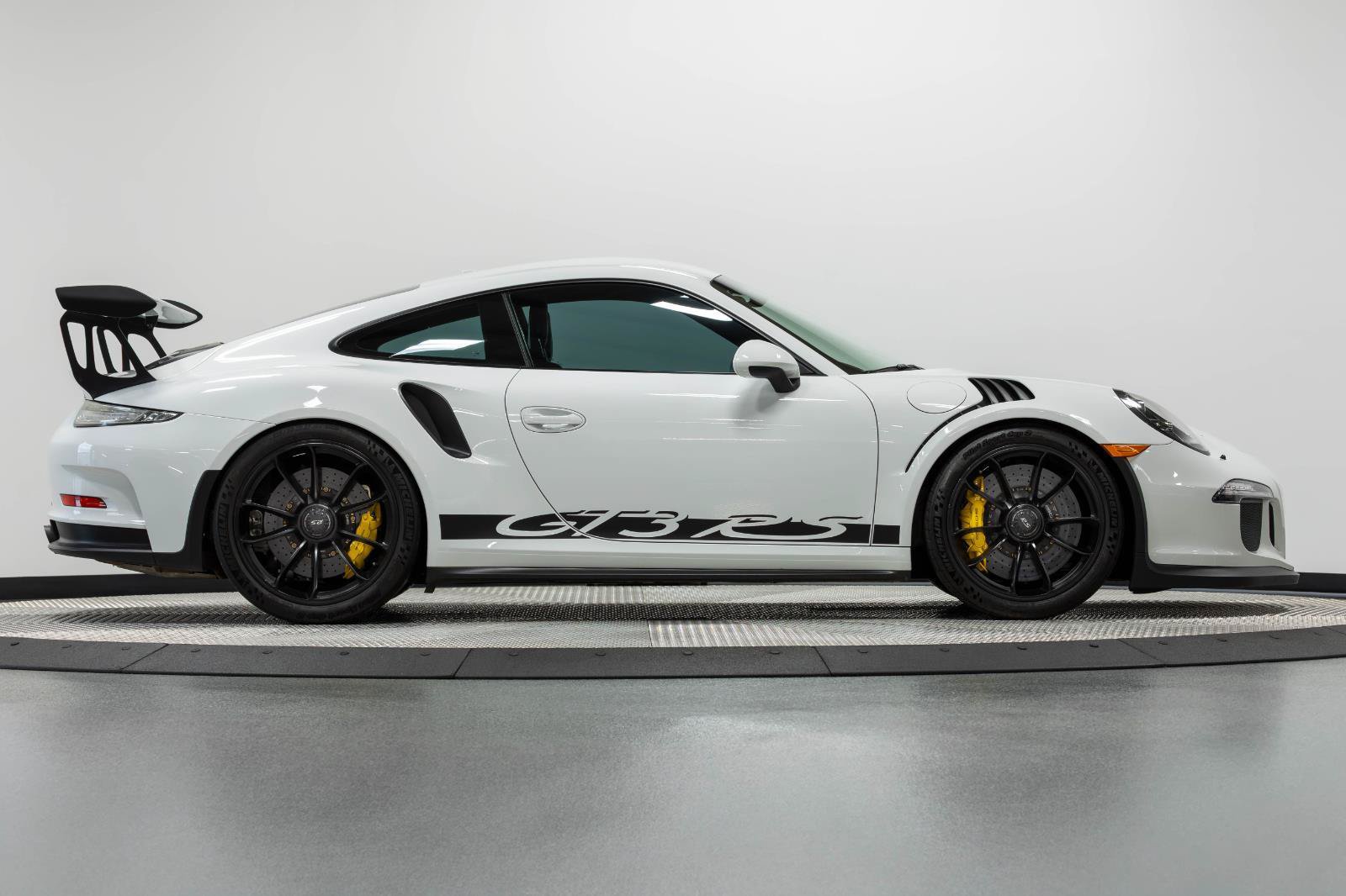 Used 2016 Porsche 911 GT3 RS RWD image 24