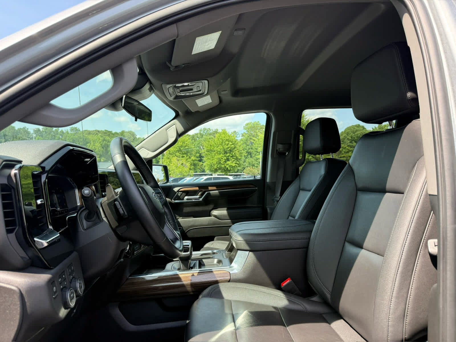 Used 2024 Chevrolet Silverado 1500 LT Trail Boss w/ LT Trail Boss Premium Package AWD/4WD image 24