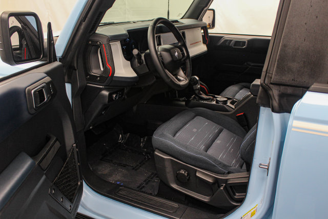 Used 2025 Ford Bronco Heritage Edition AWD/4WD image 11