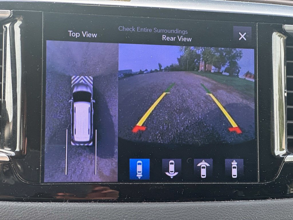 Used 2017 Chrysler Pacifica Touring-L Plus w/ Advanced Safetytec Group FWD image 3