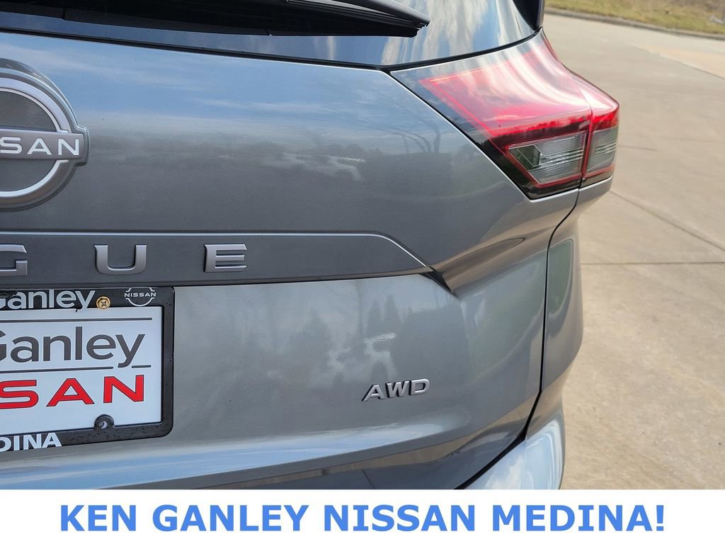 Certified 2025 Nissan Rogue SV AWD/4WD image 15