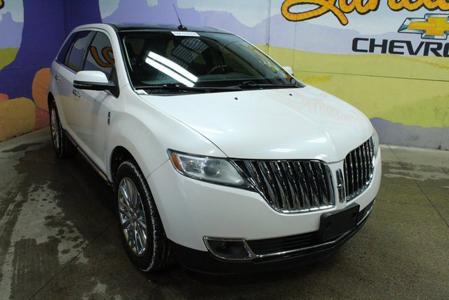 Used 2015 Lincoln MKX Base 4D Sport Utility w/ Equipment Group 101A image 2